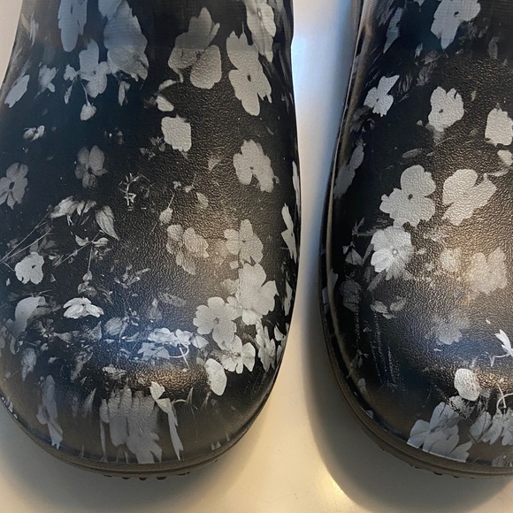 CROCS Black and Gray Floral Clogs - Picture 15 of 15